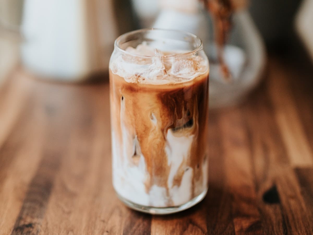 Echipament barista — râșniță și espressor