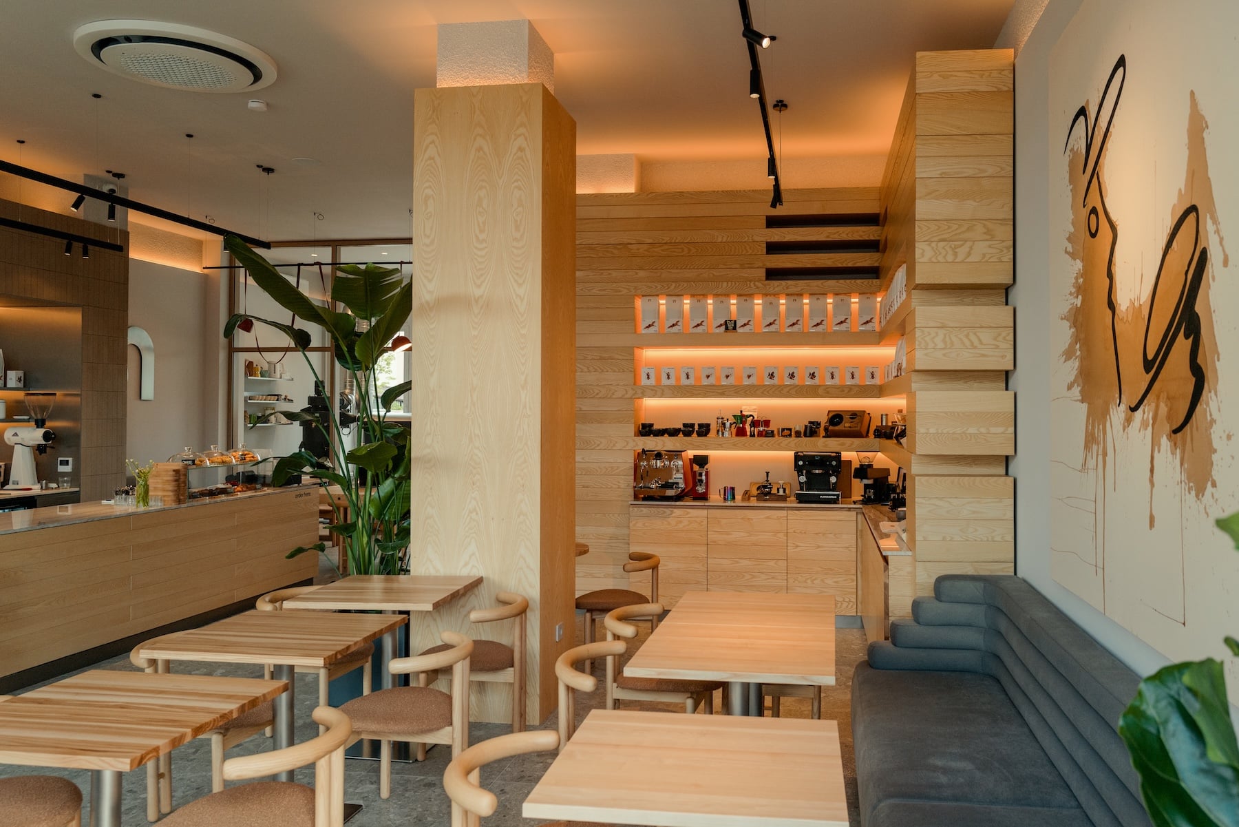 Interior cafenea Noima